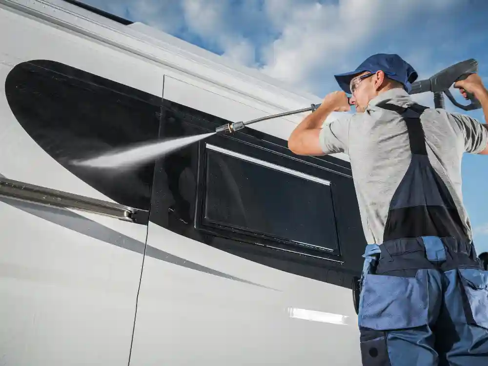 lescamping-cars.com - Le site de référence pour tout savoir sur les camping-cars et fourgons aménagés